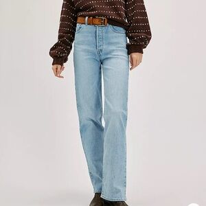 Levi's straight leg ribcage jeans